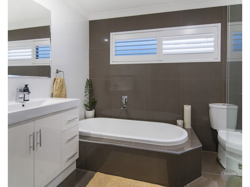 6 Clematis Avenue, Hollywell QLD 4216