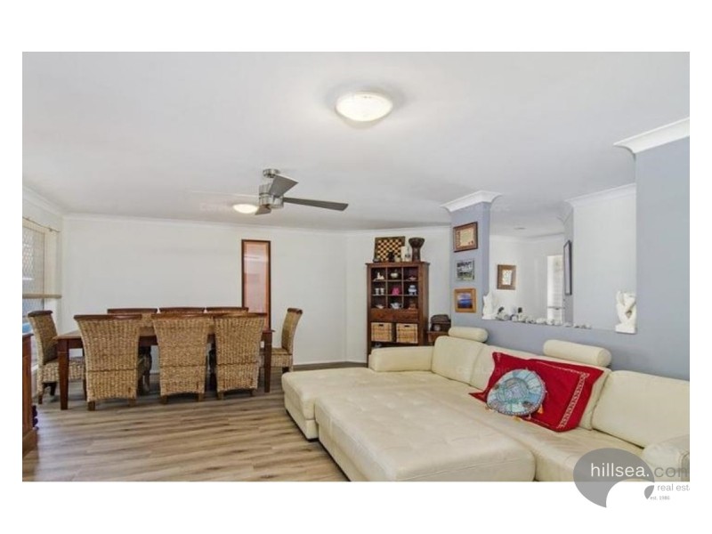 8 County Close, Parkwood QLD 4214