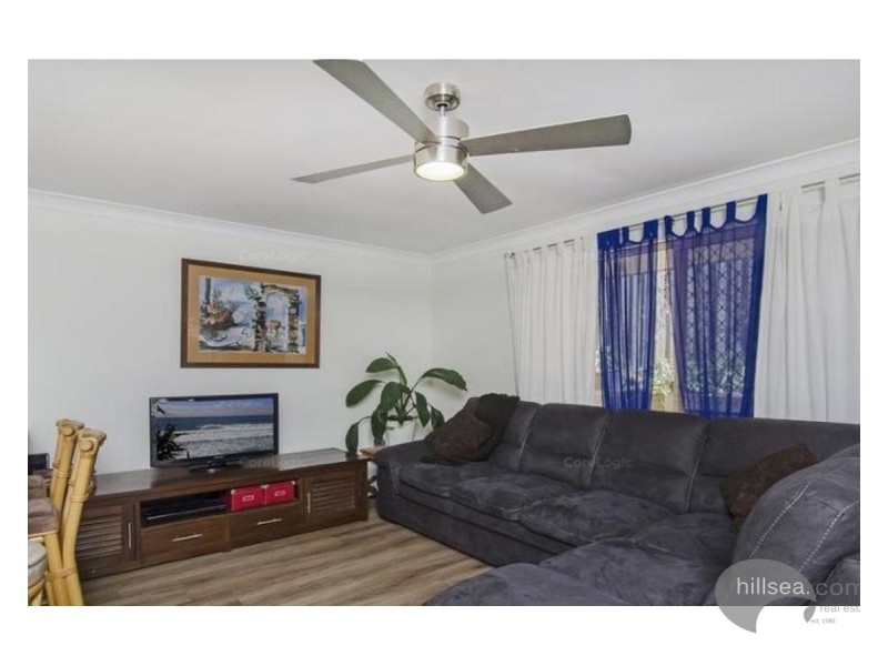 8 County Close, Parkwood QLD 4214