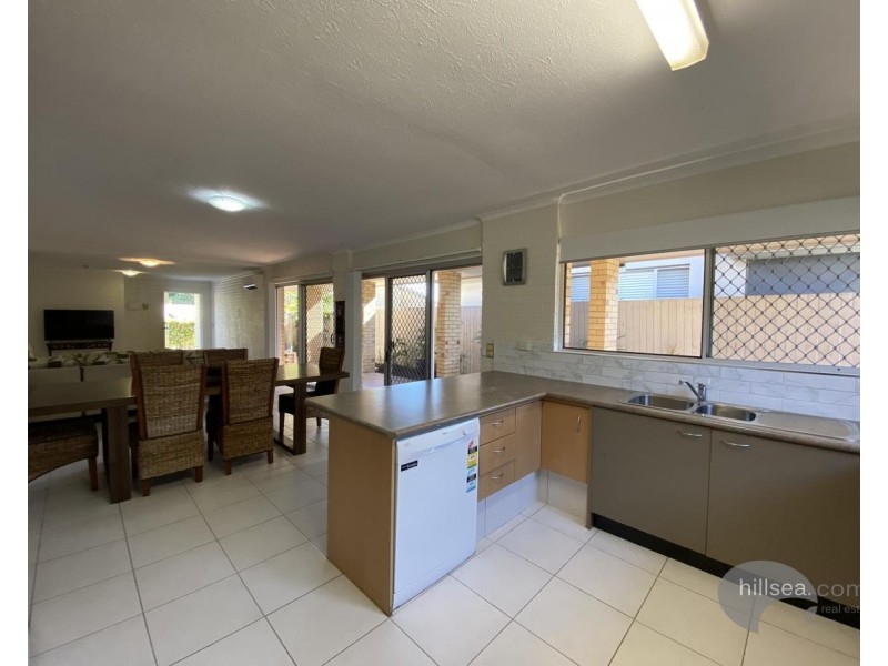 4A/9 McWilliam Close, Labrador QLD 4215