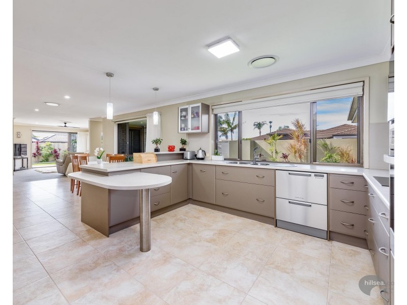 24 Tradewinds Avenue, Paradise Point QLD 4216