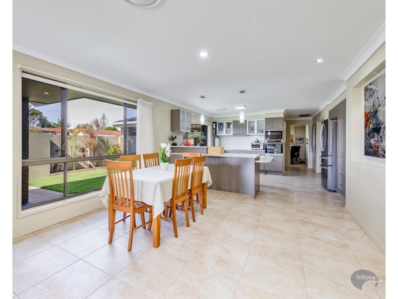 24 Tradewinds Avenue, Paradise Point QLD 4216