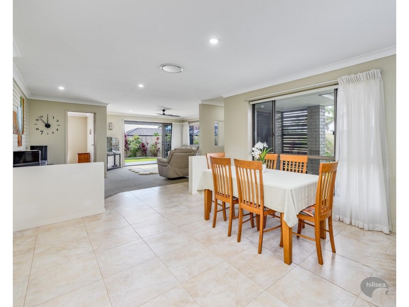 24 Tradewinds Avenue, Paradise Point QLD 4216