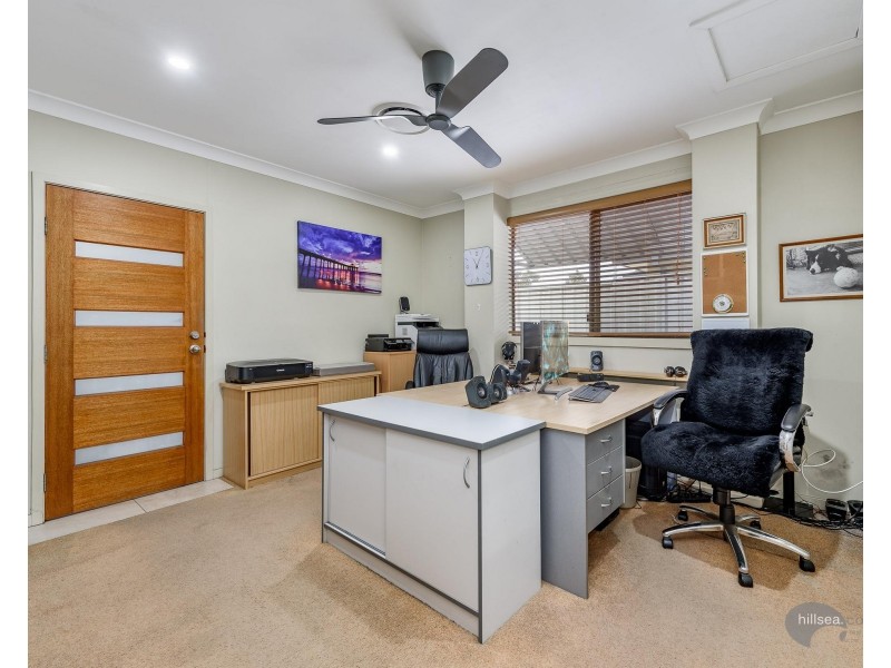 24 Tradewinds Avenue, Paradise Point QLD 4216