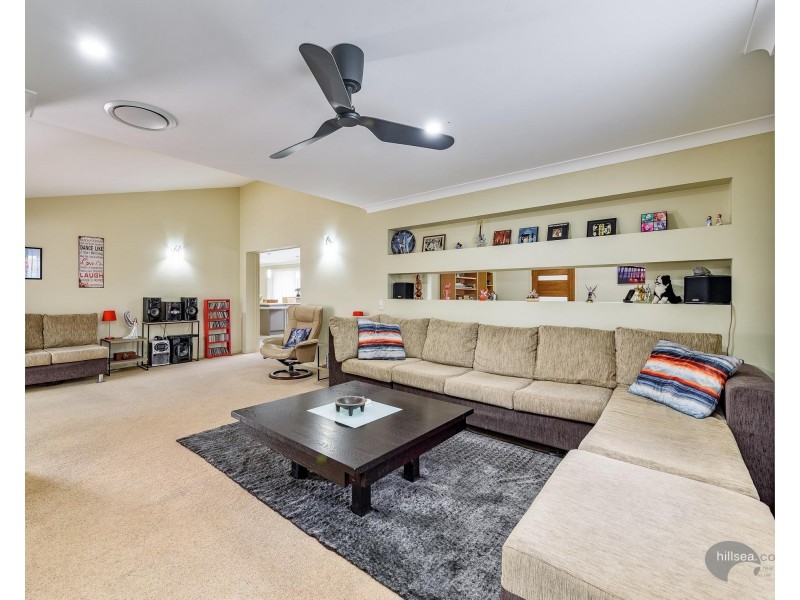 24 Tradewinds Avenue, Paradise Point QLD 4216