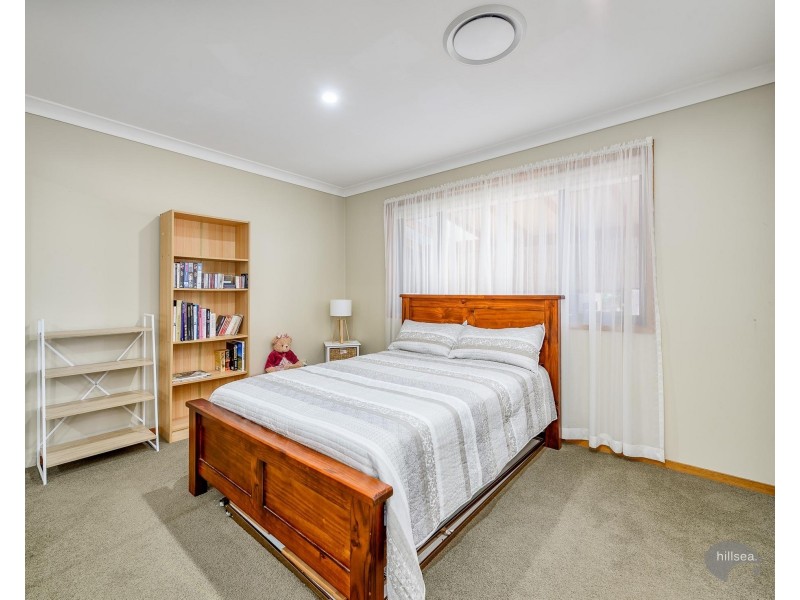 24 Tradewinds Avenue, Paradise Point QLD 4216