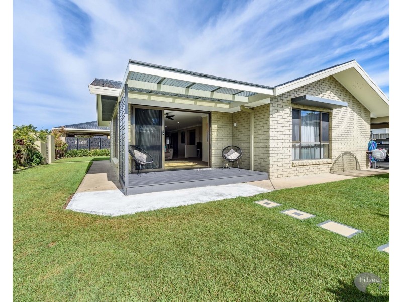 24 Tradewinds Avenue, Paradise Point QLD 4216