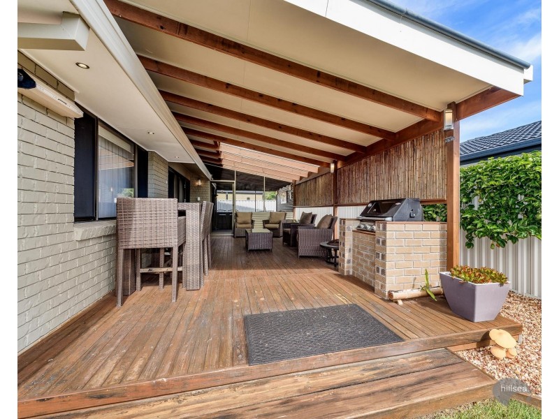 24 Tradewinds Avenue, Paradise Point QLD 4216