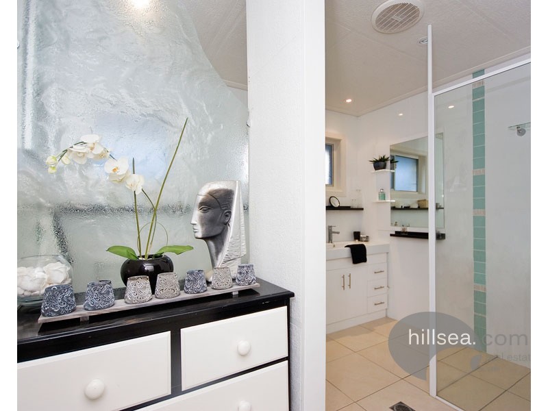 23 Killowill Avenue, Paradise Point QLD 4216