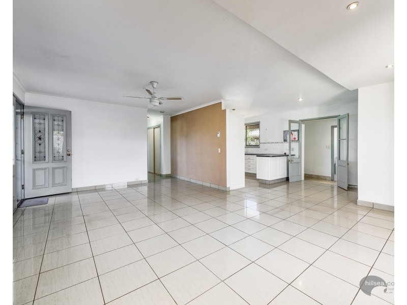 104 Paradise Parade, Paradise Point QLD 4216