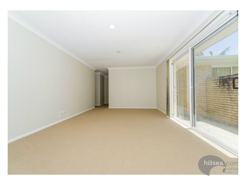 2/9 Clovelly Place, Labrador QLD 4215