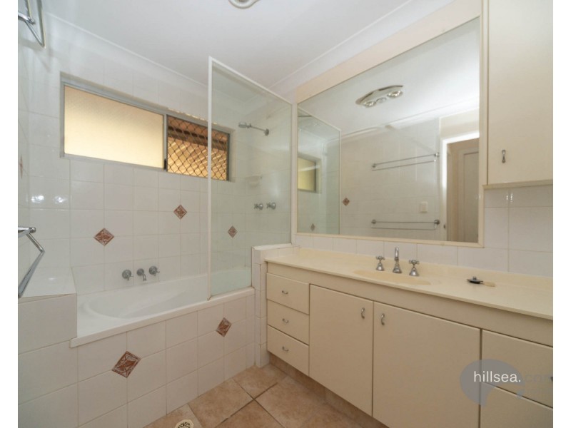 11 Winani Drive, Ashmore QLD 4214