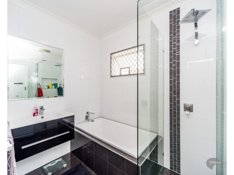 33 Ashbourne Terrace, Biggera Waters QLD 4216