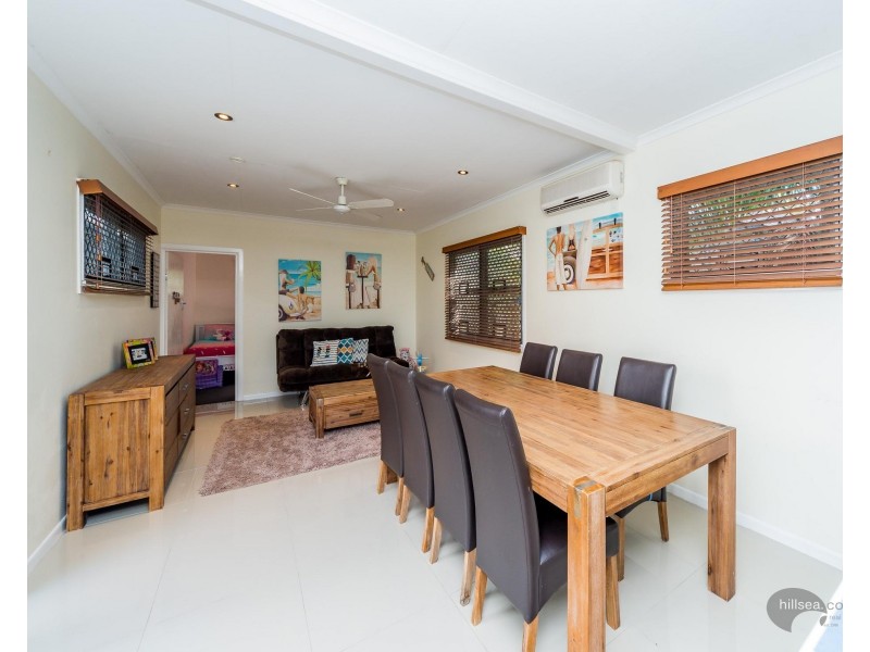 33 Ashbourne Terrace, Biggera Waters QLD 4216