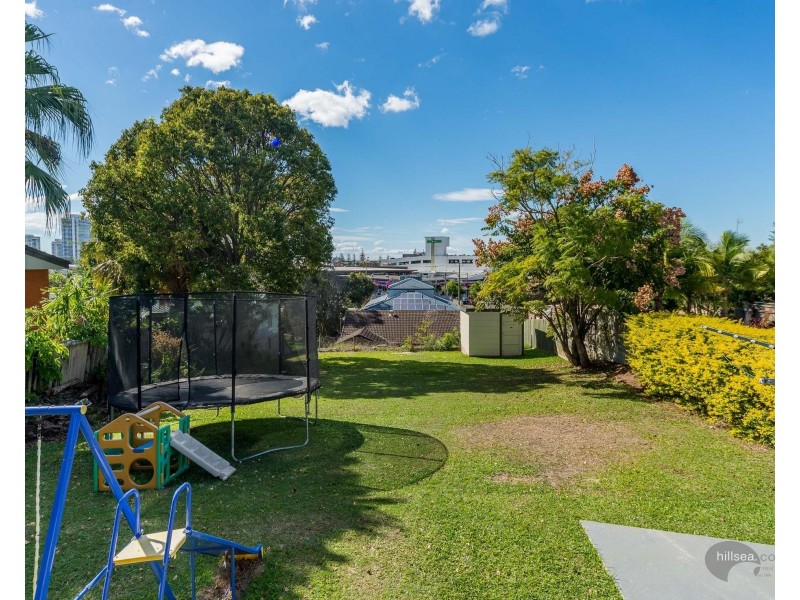 33 Ashbourne Terrace, Biggera Waters QLD 4216