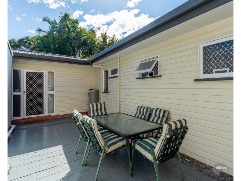33 Ashbourne Terrace, Biggera Waters QLD 4216