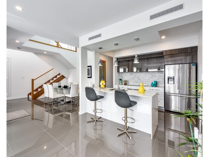 12 North View Street, Hope Island QLD 4212