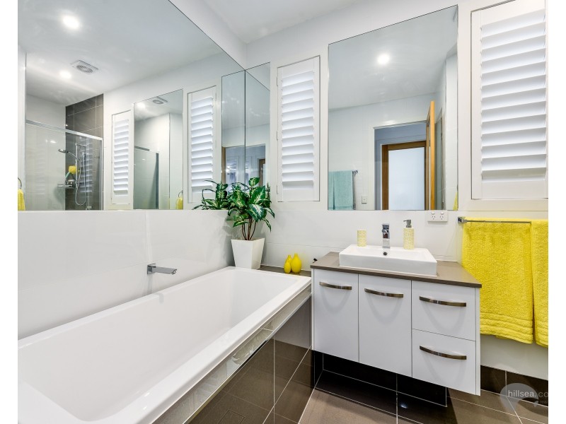 12 North View Street, Hope Island QLD 4212