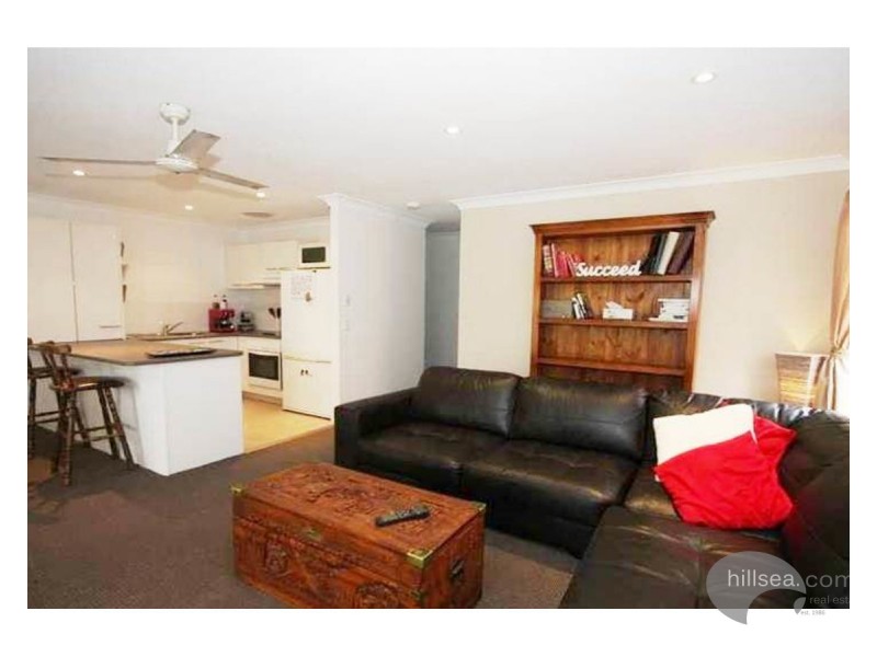 4/137 Olsen Avenue, Labrador QLD 4215