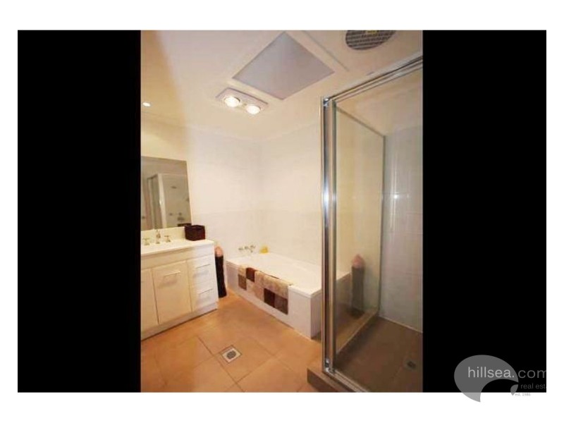 4/137 Olsen Avenue, Labrador QLD 4215