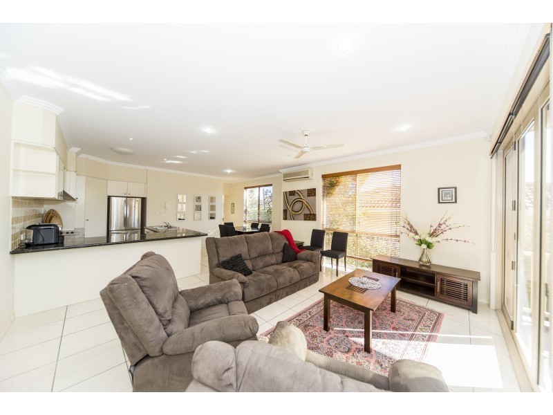 2/22 Nankeen Avenue, Paradise Point QLD 4216