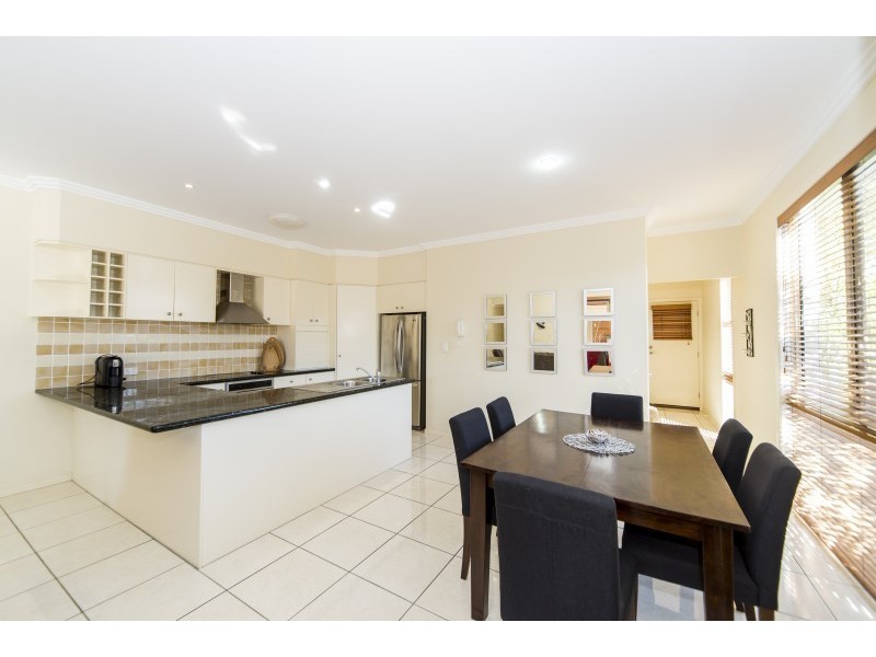 2/22 Nankeen Avenue, Paradise Point QLD 4216