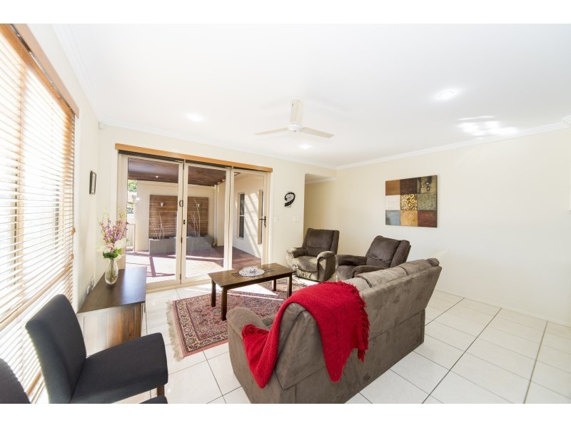2/22 Nankeen Avenue, Paradise Point QLD 4216