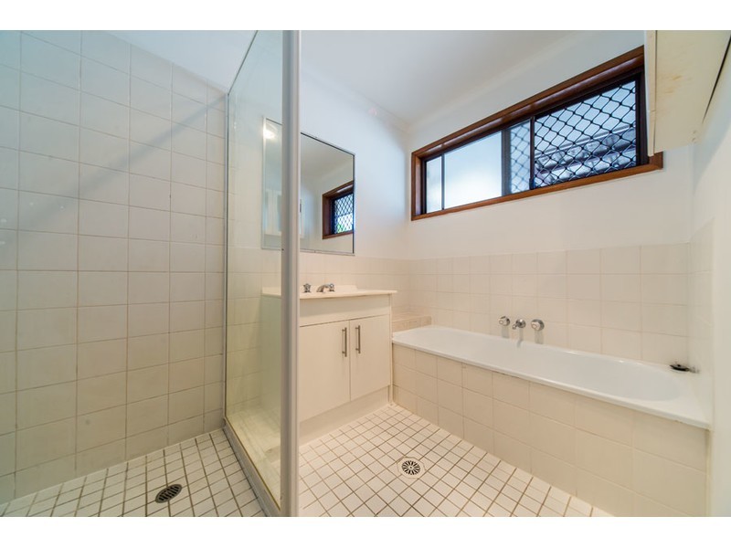 1/106 Kangaroo Avenue, Coombabah QLD 4216