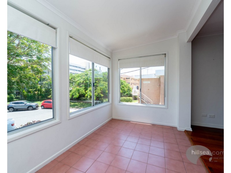 3/4 Vernia Place, Biggera Waters QLD 4216