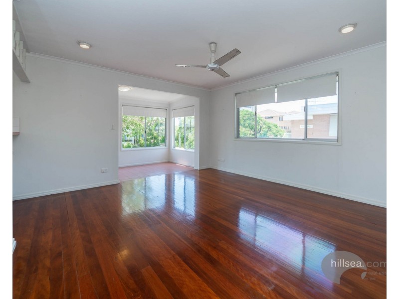 3/4 Vernia Place, Biggera Waters QLD 4216