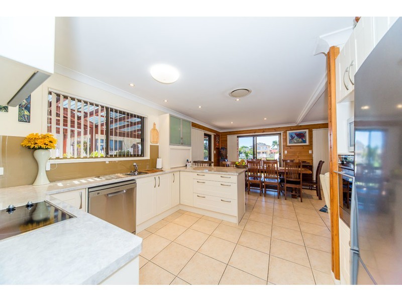 43 Seaspray Street, Paradise Point QLD 4216