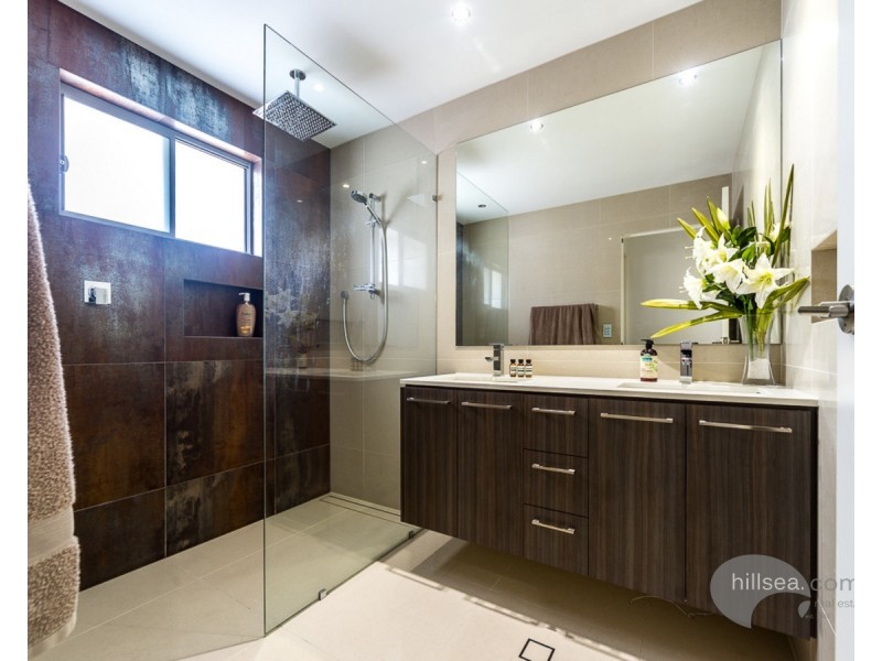 2/11 Holly Avenue, Hollywell QLD 4216