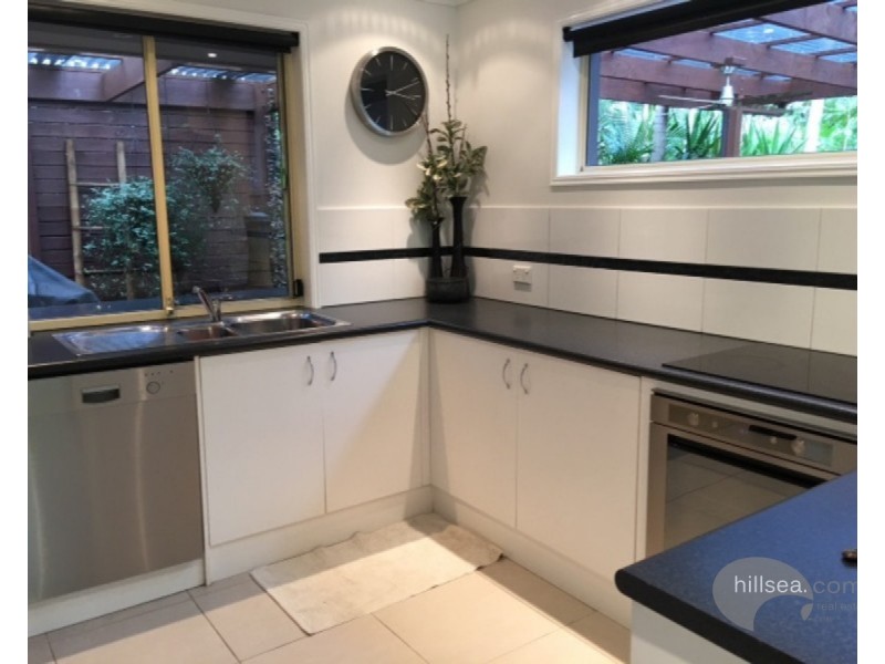 15 Western Way, Oxenford QLD 4210