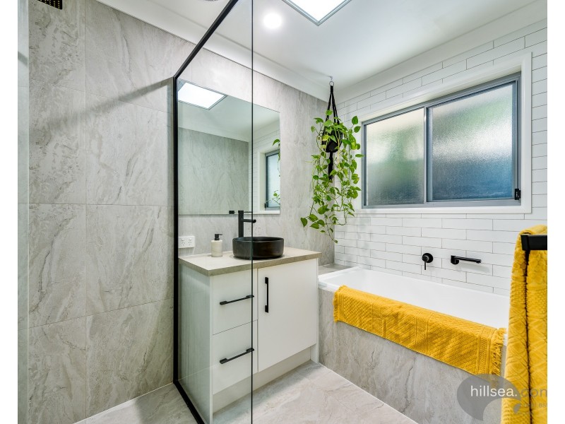 45 Walter Raleigh Crescent, Hollywell QLD 4216