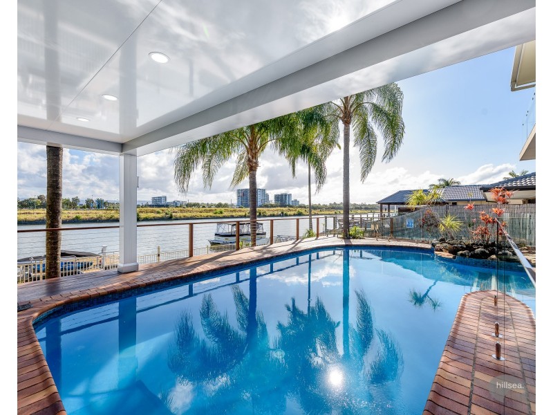 8 Anchorage Way, Biggera Waters QLD 4216