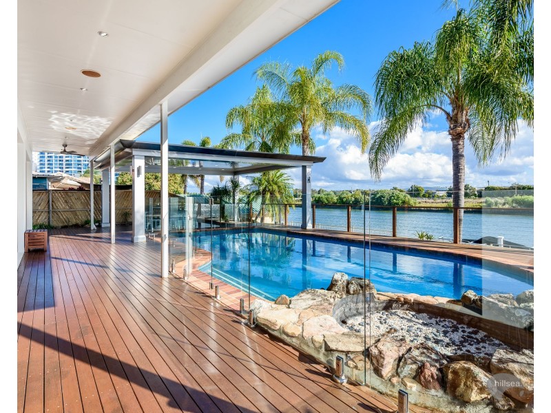8 Anchorage Way, Biggera Waters QLD 4216