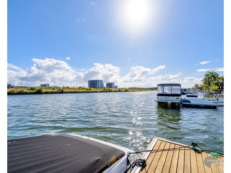 8 Anchorage Way, Biggera Waters QLD 4216