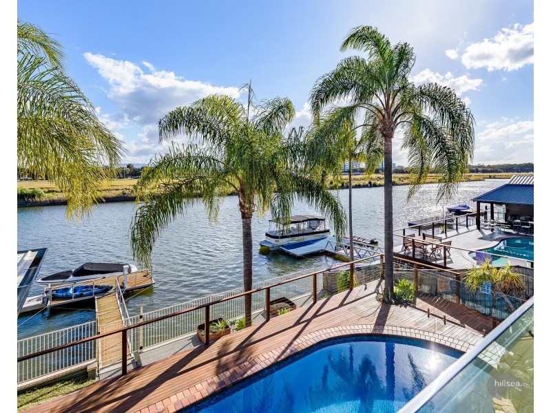 8 Anchorage Way, Biggera Waters QLD 4216