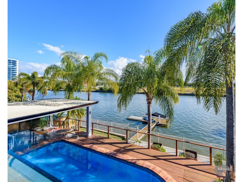 8 Anchorage Way, Biggera Waters QLD 4216