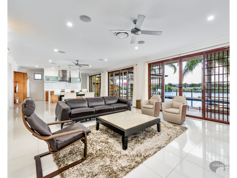 8 Anchorage Way, Biggera Waters QLD 4216