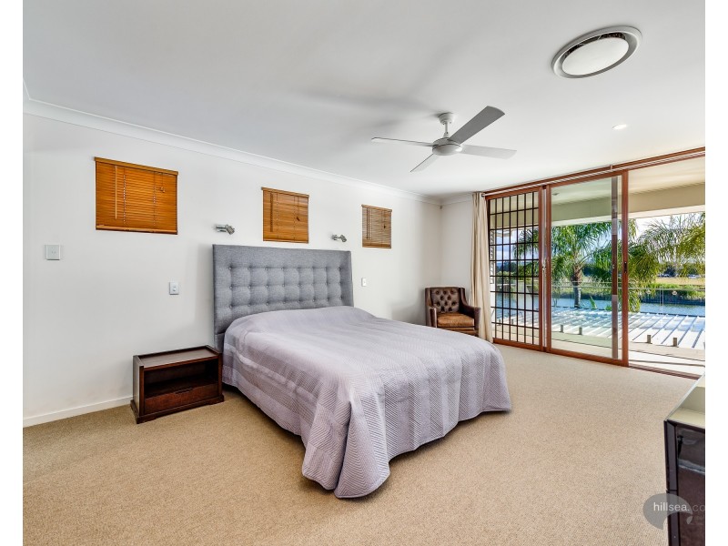 8 Anchorage Way, Biggera Waters QLD 4216