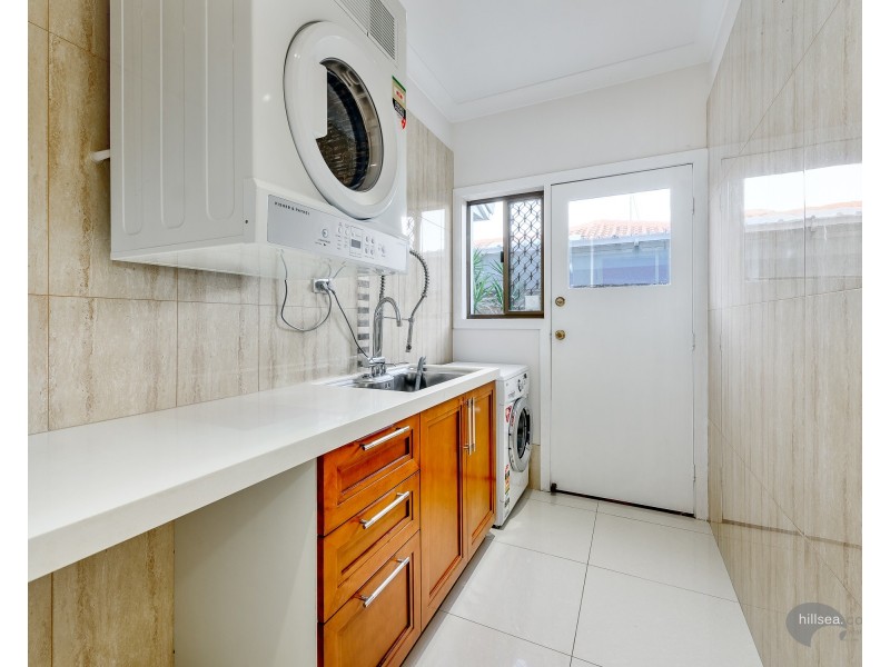 8 Anchorage Way, Biggera Waters QLD 4216