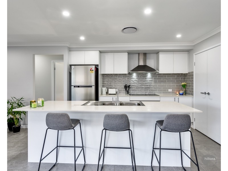 30 Harriet Lane, Oxenford QLD 4210