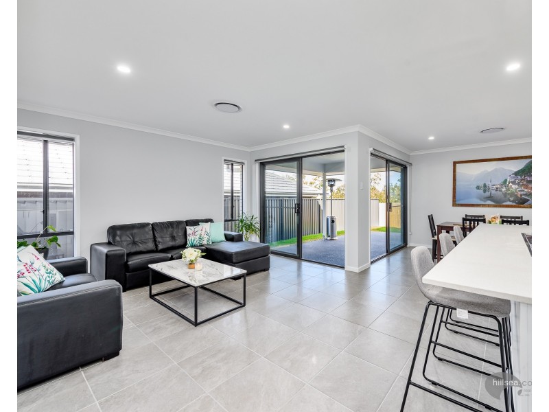 30 Harriet Lane, Oxenford QLD 4210