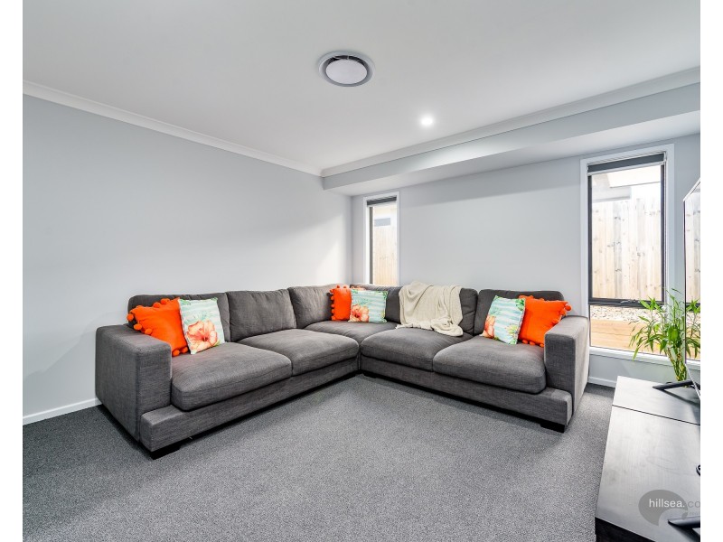 30 Harriet Lane, Oxenford QLD 4210