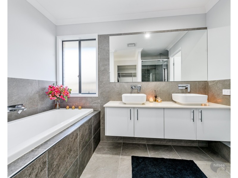 30 Harriet Lane, Oxenford QLD 4210