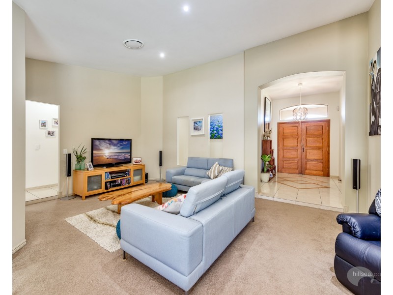 28 John Dalley Drive, Helensvale QLD 4212