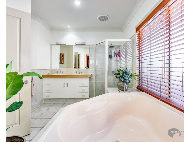 28 John Dalley Drive, Helensvale QLD 4212