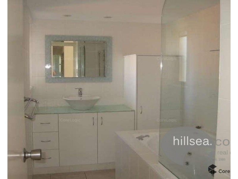 8/10 Brisbane Road, Labrador QLD 4215