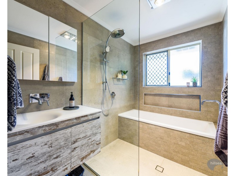 16 Rosswood Court, Helensvale QLD 4212